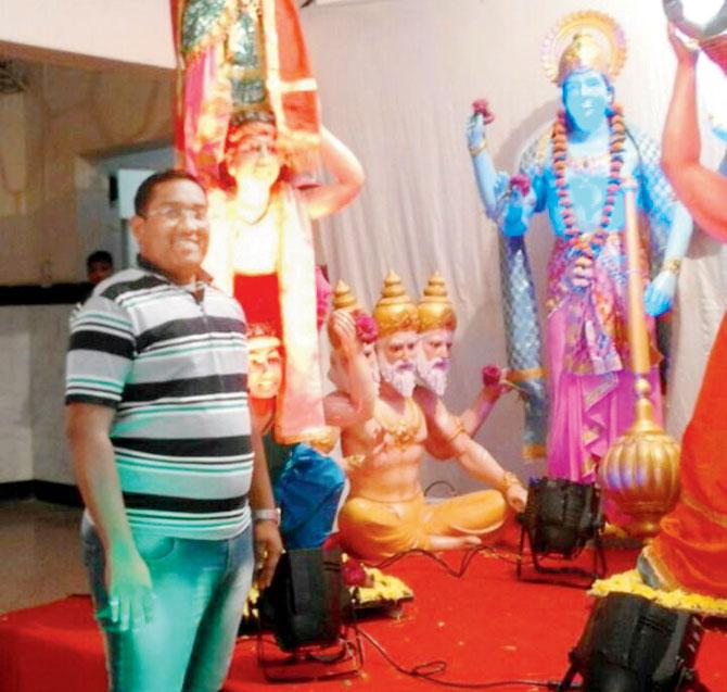 The chit accused Akash Kharat (left), who had been stalking the woman for the last two days, slipped into her bag