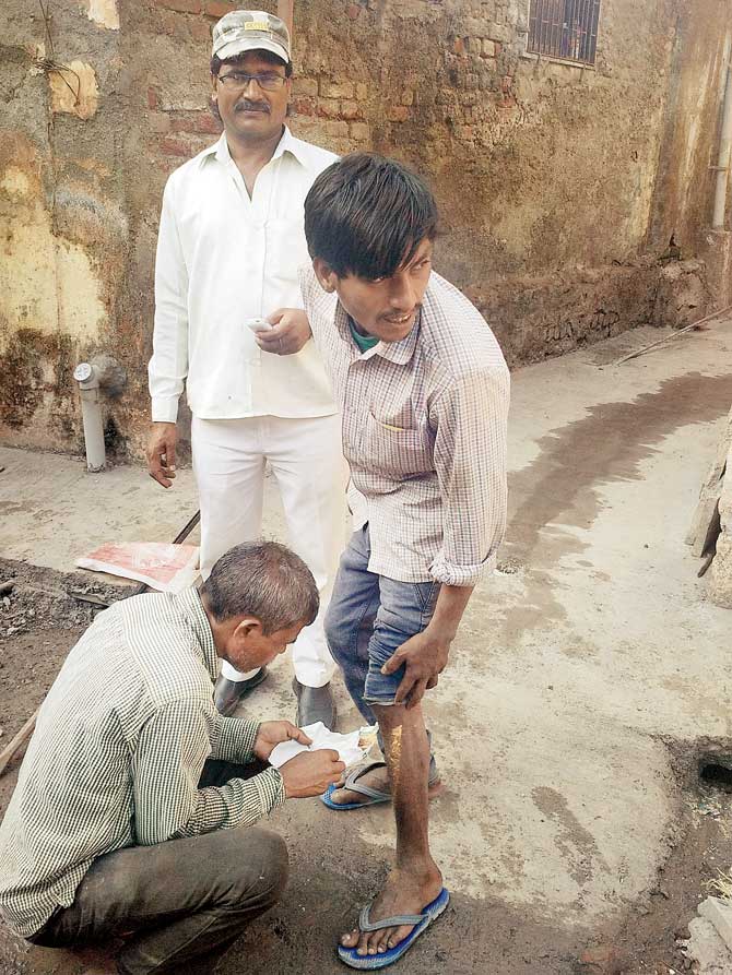 A local applies medicine on civic worker Kanaiya