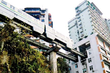 Watch video: Train passes straight through 19th floor of a building