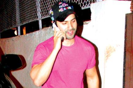 When Varun Dhawan was glued to his phone