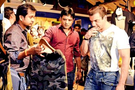Sohail Khan is visibly spoilt at apparel store in Navi Mumbai