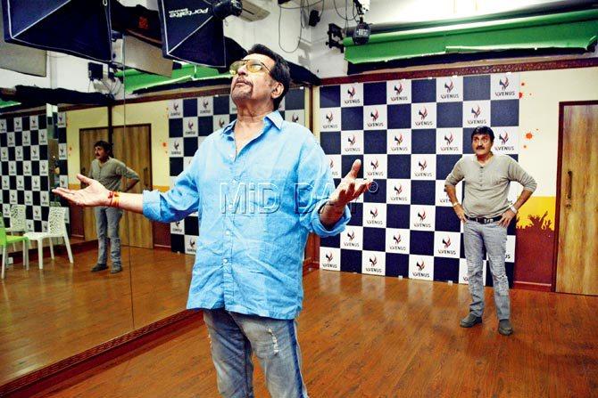 Actor Kiran Kumar with director Kawal Sharma at the play rehearsal. Pic/Sneha Kharabe