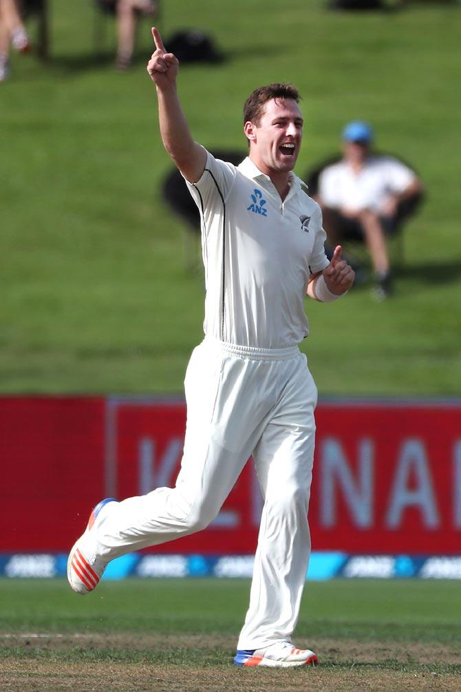 Matt Henry of New Zealand takes the wicket of South Africa