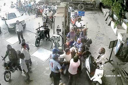 Mumbai: Asked to stop using cell phone, men thrash petrol pump staff