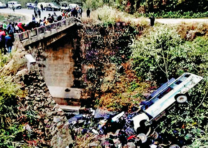 The wreckage of a tourist bus that met with an accident near Chakhumai area. Pic/PTI