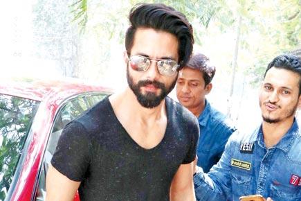 Shahid Kapoor makes a quick visit to his favourite hairstylist