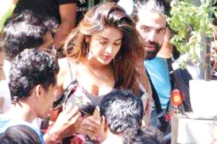 Newbie actress Nidhhi Agerwal mobbed by fans in Mumbai