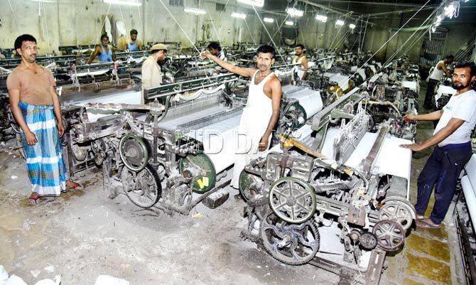 Post demonetisation, several power looms in Bhiwandi shut shop as owners were unable to pay hard cash to labourers. Pic/Sameer Markande