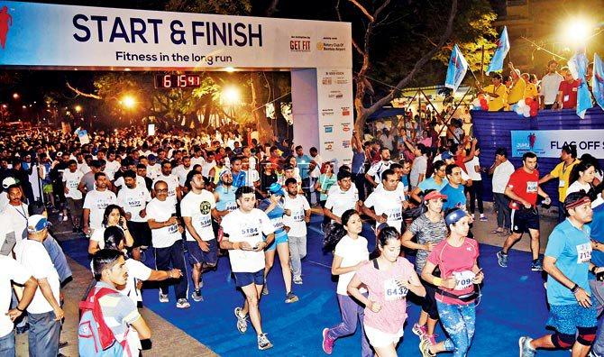 Despite being a Sunday morning, thousands were at the starting line shortly after 6 am. Pics/Shadab khan