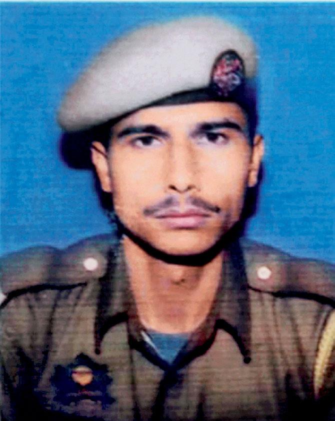 Constable Manzoor Ahmed Naik volunteered to plant explosives in the house. Pics/PTI
