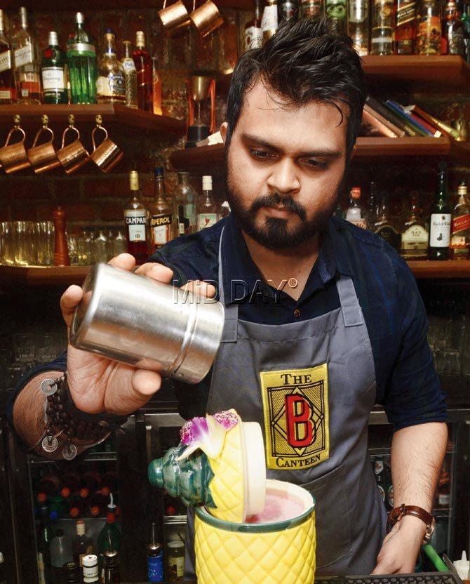 bar manager Rahul Raghav. Pics/Bipin Kokate