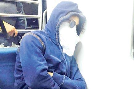 Guess who! This Bollywood actor was spotted on a Mumbai local train