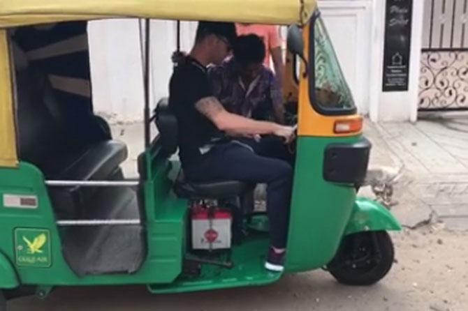 Michael Clarke tries his hand at riding an autorickshaw