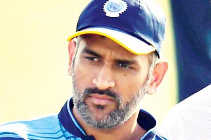 MS Dhoni's three lost cell phones in hotel fire found
