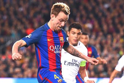 Midfielder Rakitic extends contract with Barcelona till 2021
