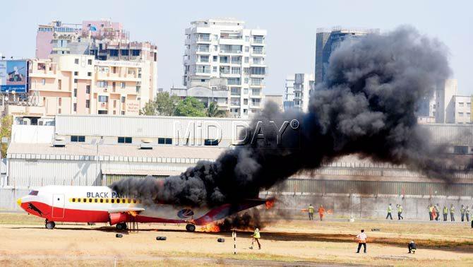 The four-hour-long first-of-its-kind exercise, which was conducted jointly with Hong Kong-based Cathay Pacific airline, was held between 10 am and 2 pm, during which a simulated aircraft disaster was enacted to check the preparedness of agencies at the city airport on Thursday. Pics/Rane Ashish