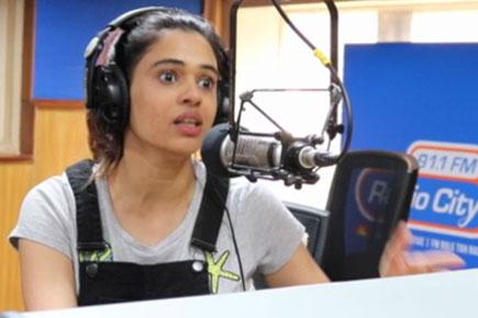 Who criticized Shalmali for wearing skimpy clothes? 