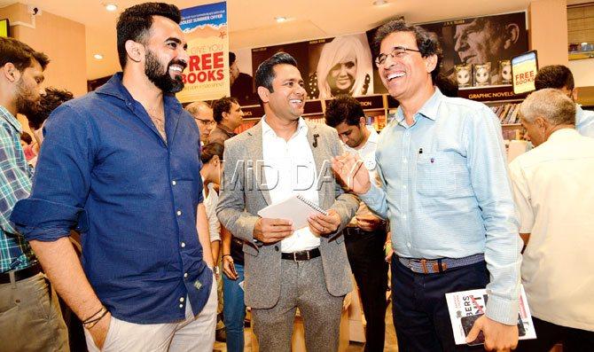 Zaheer Khan (left), Aakash Chopra and Harsha Bhogle during a book launch at Kemps Corner yesterday. Pic/Suresh Karkera