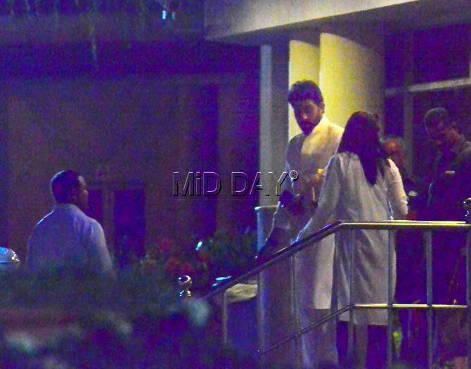 Aishwarya Rai Bachchan, Abhishek Bachchan visit a hospital in Mumbai