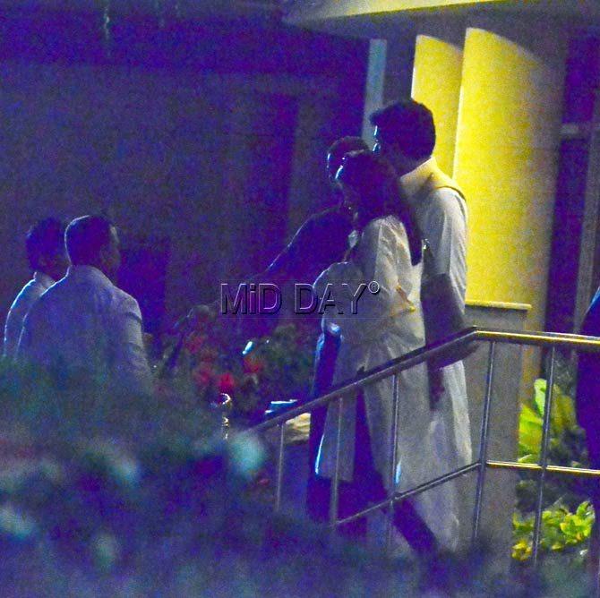 Aishwarya Rai Bachchan, Abhishek Bachchan visit a hospital in Mumbai