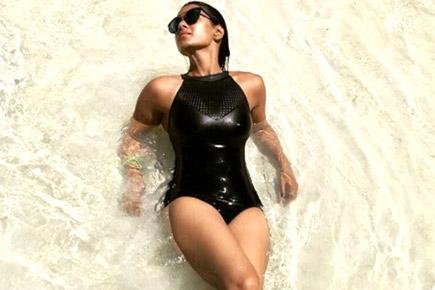 Photos: Barkha Sengupta looks like a bombshell in this black swimsuit