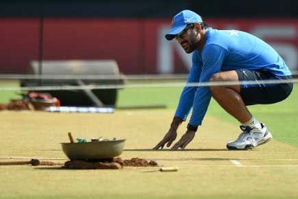 Dhoni inspecting Ranchi pitch proves his love for cricket and Jharkhand