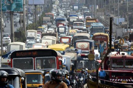 Mumbai: Fire on WEH due to pipeline leak leads to massive traffic jam