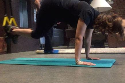58-year-old Neetu Kapoor is shattering all age bars with this workout video!