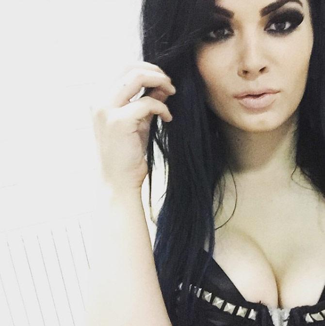 670px x 673px - Nude photos and videos of WWE Diva Paige leaked online