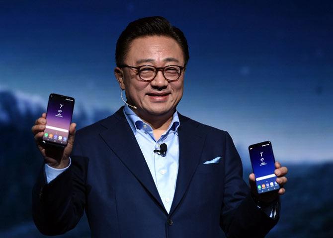 Tech: Samsung launches flagship Galaxy S8, S8 Plus