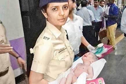 Mumbai local train halts for 30 minutes at Dadar station as woman gives birth