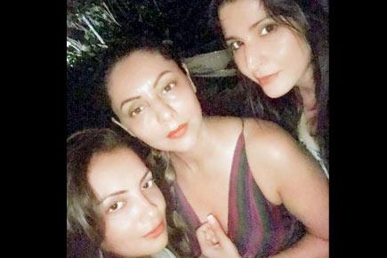 Seema Khan makes merry with besties Gauri Khan and Maheep Kapoor