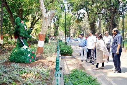 Mumbai: Unruly visitors ruin selfie points on premises at Byculla Zoo