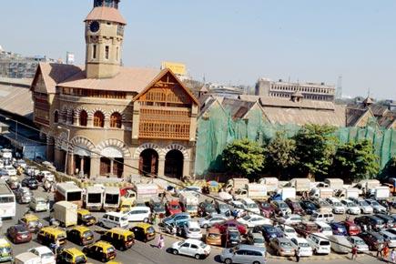 DCP catches South Mumbai's parking touts red-handed
