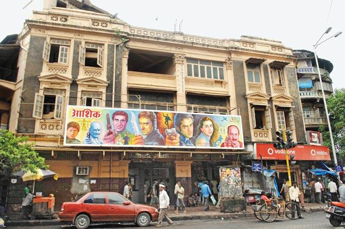 Alfred Cinema, near Grant Road junction. Manto lived near this now forgotten cinema hall