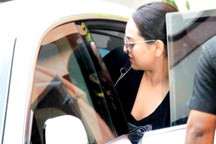 Sonakshi Sinha skips Justin Bieber's Mumbai concert and was spotted at...