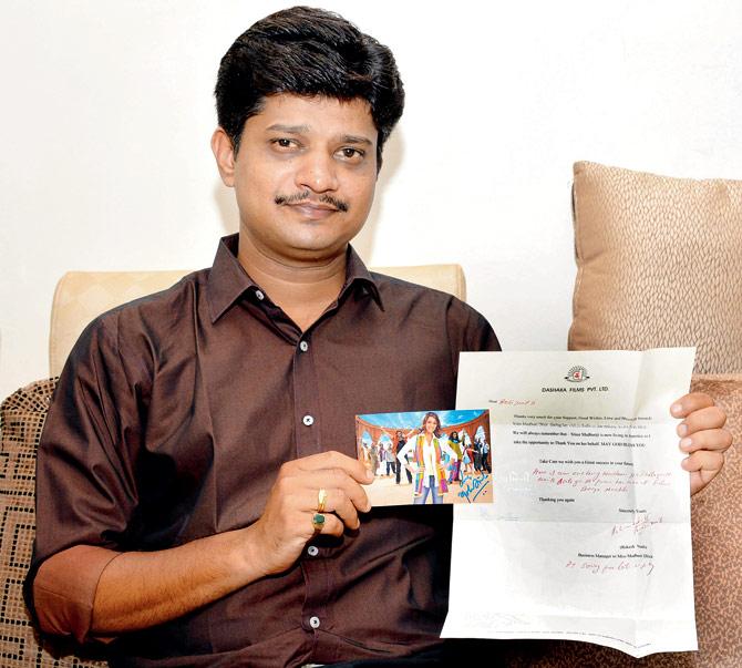 Abhijit Phadale with an autographed photo