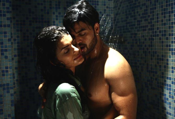 Sonali Raut and Yuvraaj Parashar get steamy under hot shower