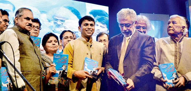 (Second from left) Quaiser Khalid with Naseeruddin Shah at one of the editions of Izhaar