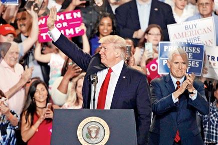 Trump picks rally, snubs press gala