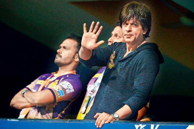 Bollywood super star and Kolkata Knight Riders team owner, Shah Rukh Khan waves to fans during the IPL-10 Qualifier-2 between  KKR and Mumbai Indians in Bangalore yesterday. Pics/AFP