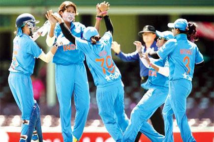 India women's team beat Zimbabwe by 10 wickets