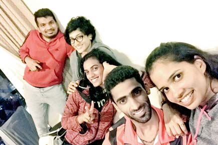 PV Sindhu, Ashwini Ponnappa and other Indian shuttlers take a selfie