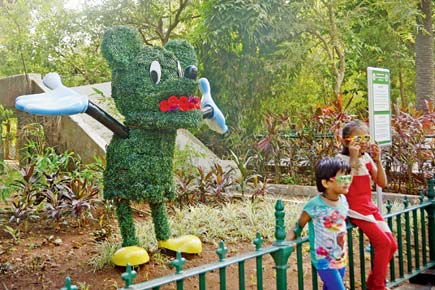 Mumbai: Byculla zoo gets notice over selfie points, ice cream parlour
