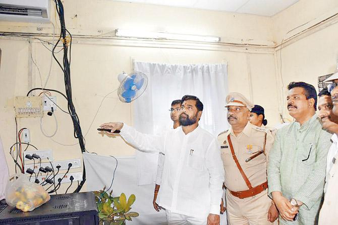 Cabinet minister Eknath Shinde inaugurates CCTVs at Thane jail