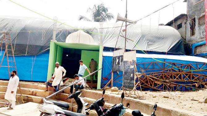 Ramadan prayers are being offered at this makeshift mosque in Shehenshah Compound in Dharavi
