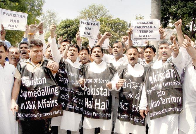 Jammu and Kashmir National Panthers Party activists shout slogans and hold placards during a protest against Pakistan’s ceasefire violation at LoC near Poonch district, on Tuesday. Pic/PTI