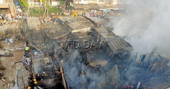 Around 3 pm on Wednesday, a Level III fire broke out in one of the garment godowns in the narrow lanes of Dongri. Nearly 200 police officials along with eight fire engines and seven jumbo tankers arrived at the spot. As of 11 pm, firemen were still at the spot carrying out the cooling process. No deaths were reported at the time of going to press. Text/Gaurav Sarkar, Pic/Datta Kumbhar
