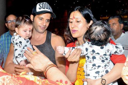 This photo of Karanvir Bohra with wife Teejay Sidhu and twins is adorable