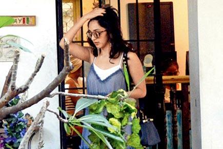 Kiara Advani spotted leaving a salon after a beauty treatment